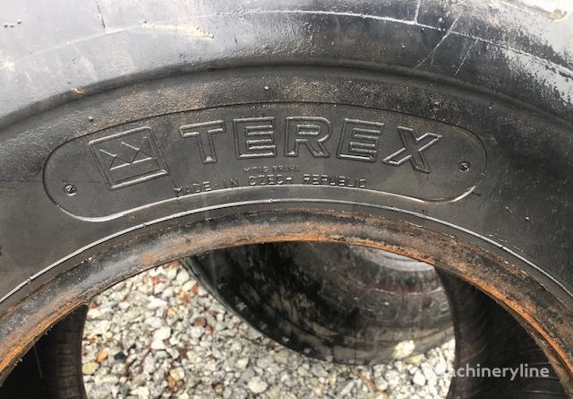 pneu pour tractopelle Terex