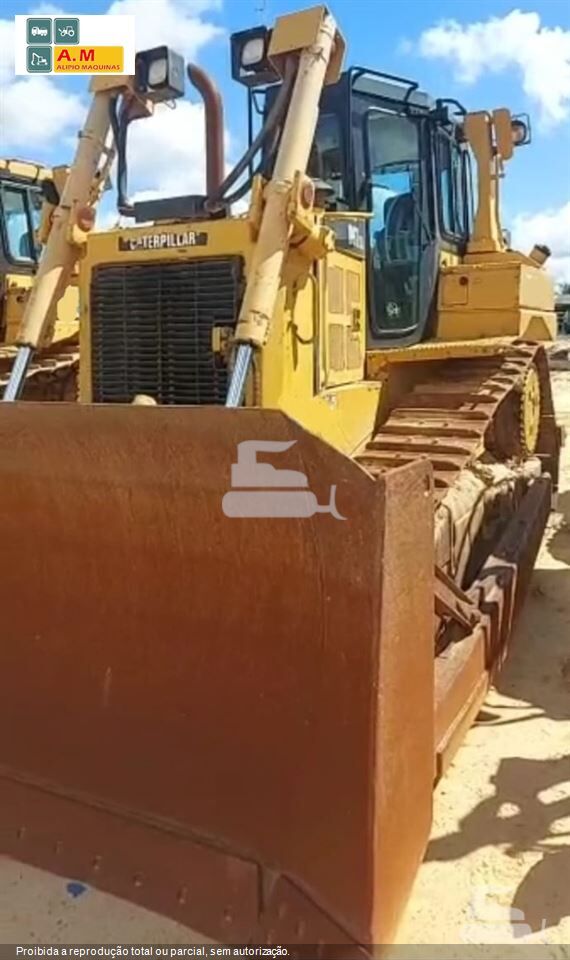 bulldozer Caterpillar D6T XL
