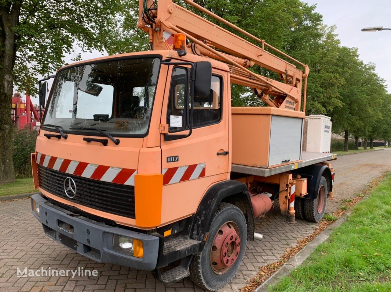 camion nacelle Mercedes-Benz 1117 4×2 aerial workplatform 17.1 meter