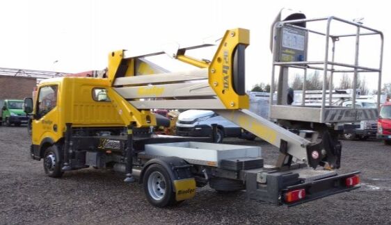 camion nacelle Nissan Cabstar