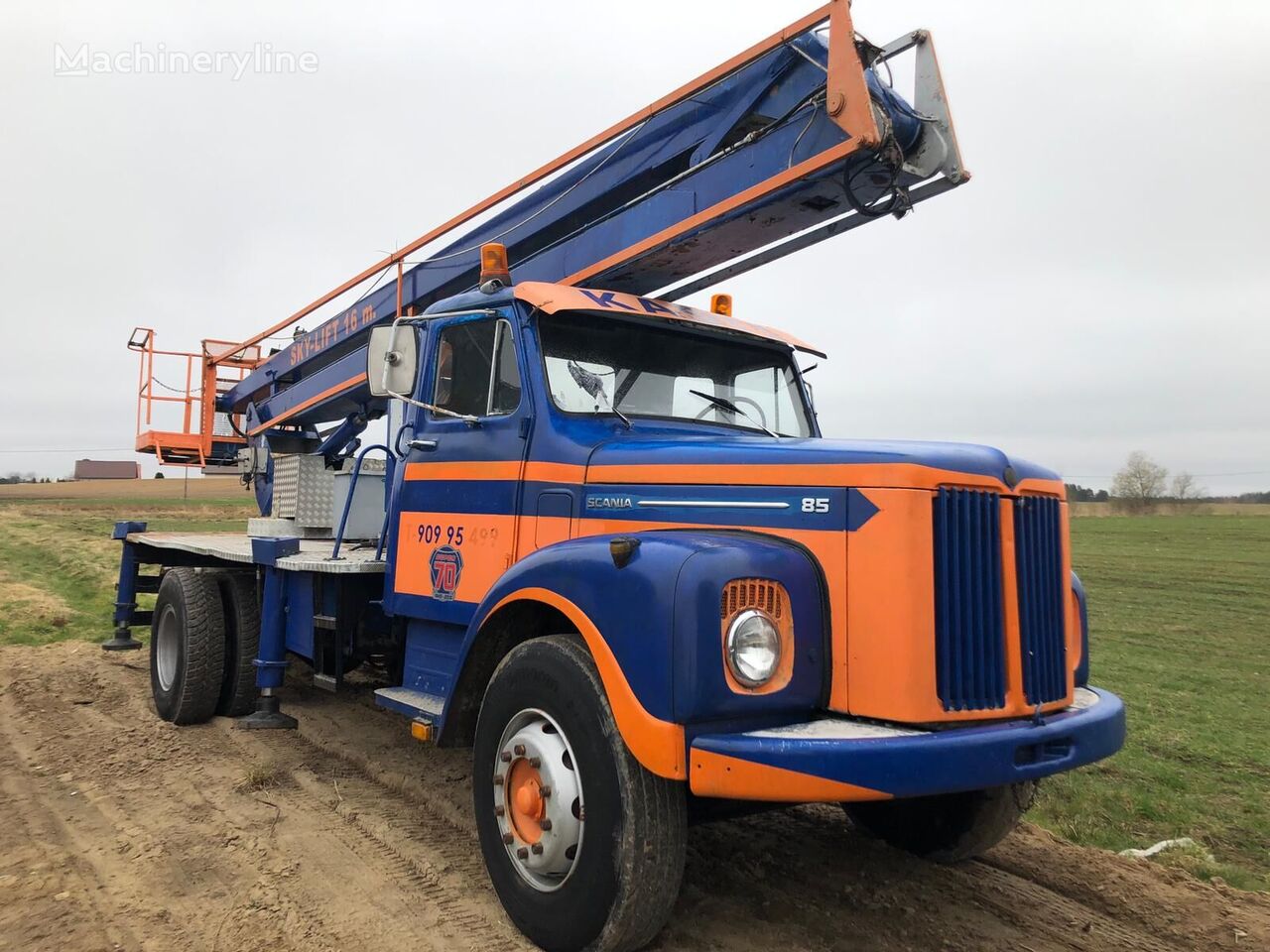 camion nacelle Scania 85 dźwig zabytkowy - TR.007