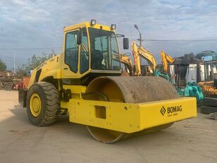 compacteur monocylindre BOMAG Shantui BW219DH