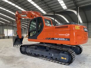 pelle sur chenilles Doosan DX225