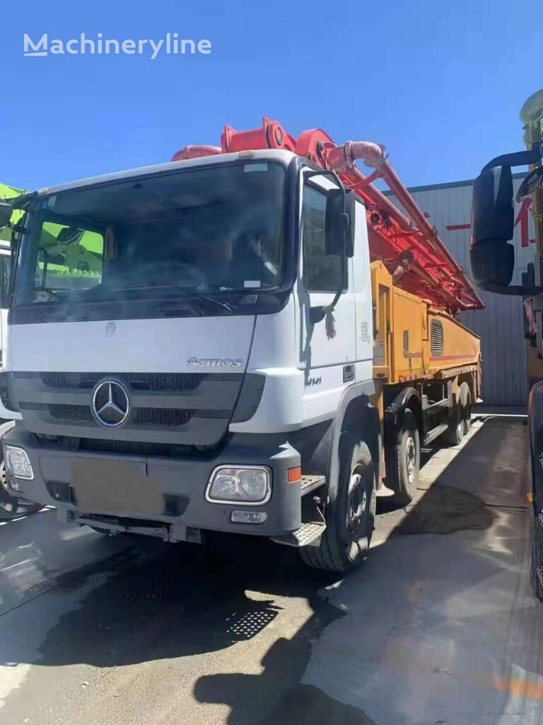 pompe à béton Putzmeister M56  sur châssis Mercedes-Benz